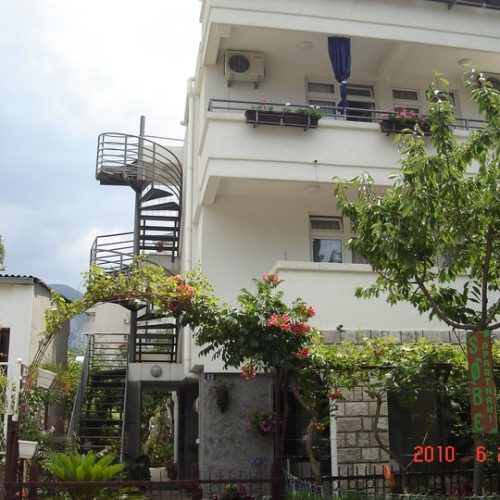 76048_105002626236322_12461_n