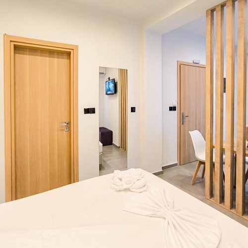 c1aaa894-bd25-40ef-bf2b-bc27c977543a