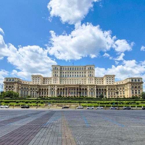 e9253b8f7e65daff77d1d4f6b9af8afe